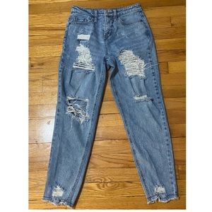 Size 0 High wasted ripped jeans
